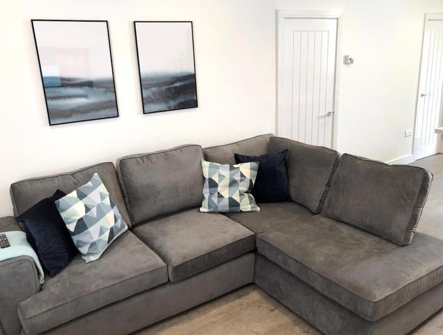 Rhondda Valleys With Breathtaking Riverside Views Llwynypia Exterior foto